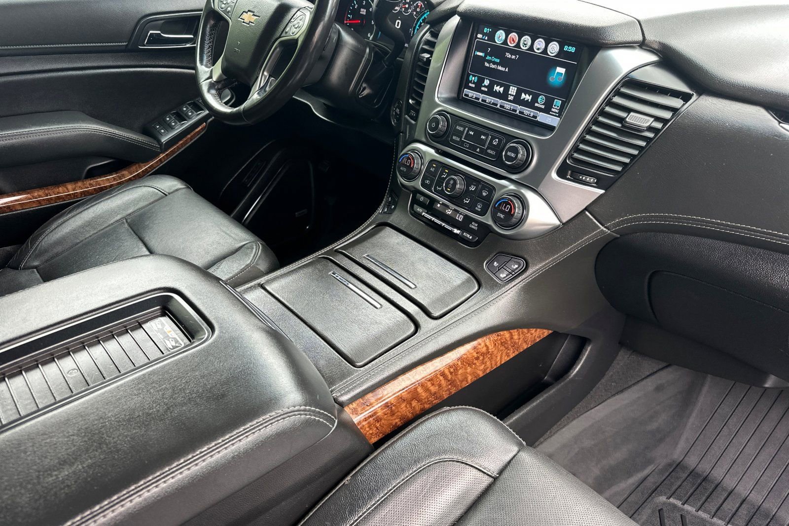 Used 2020 Chevrolet Tahoe Premier AWD/4WD image 13