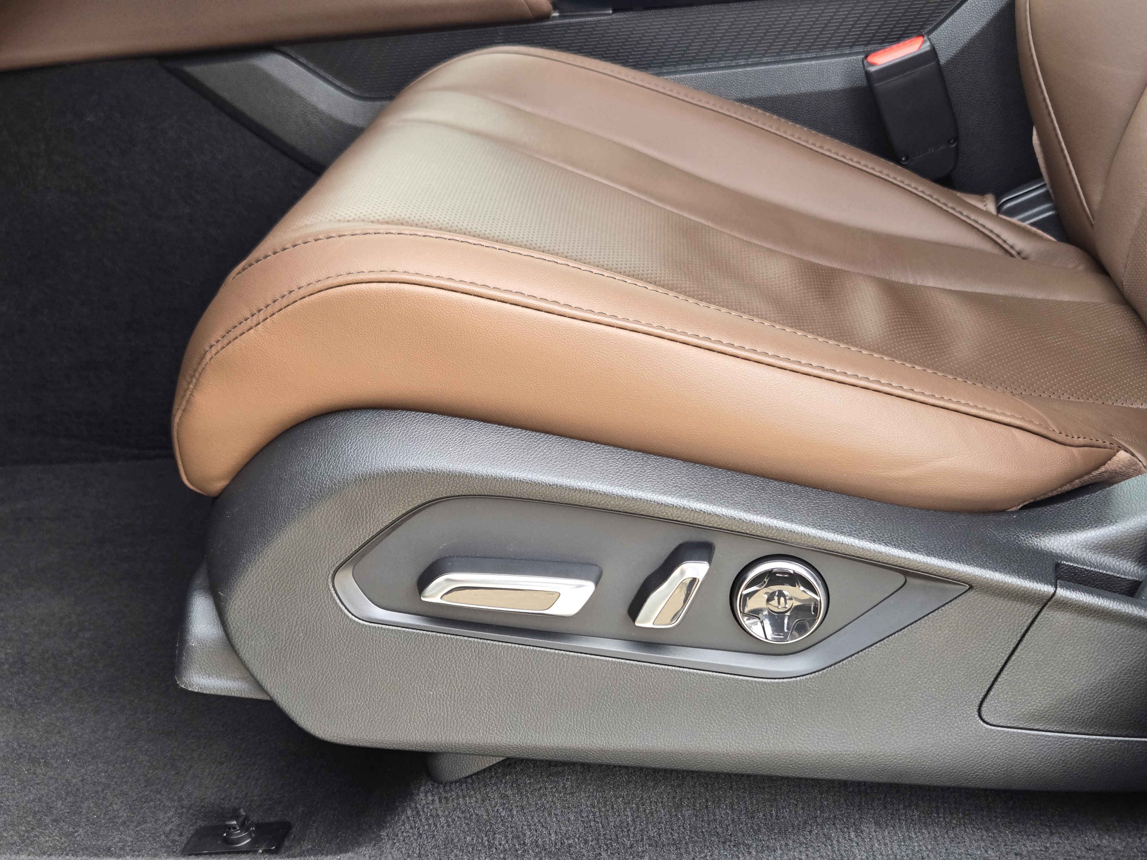 Certified 2024 Acura MDX FWD w/ Technology Package image 24