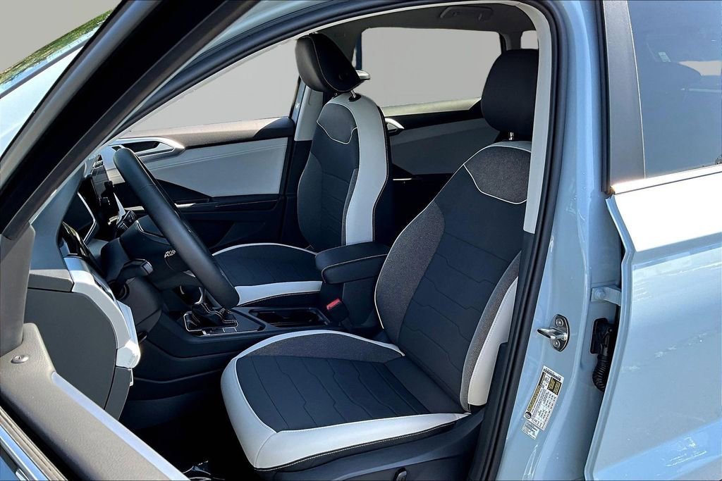 New 2026 Volkswagen Taos SE image 21