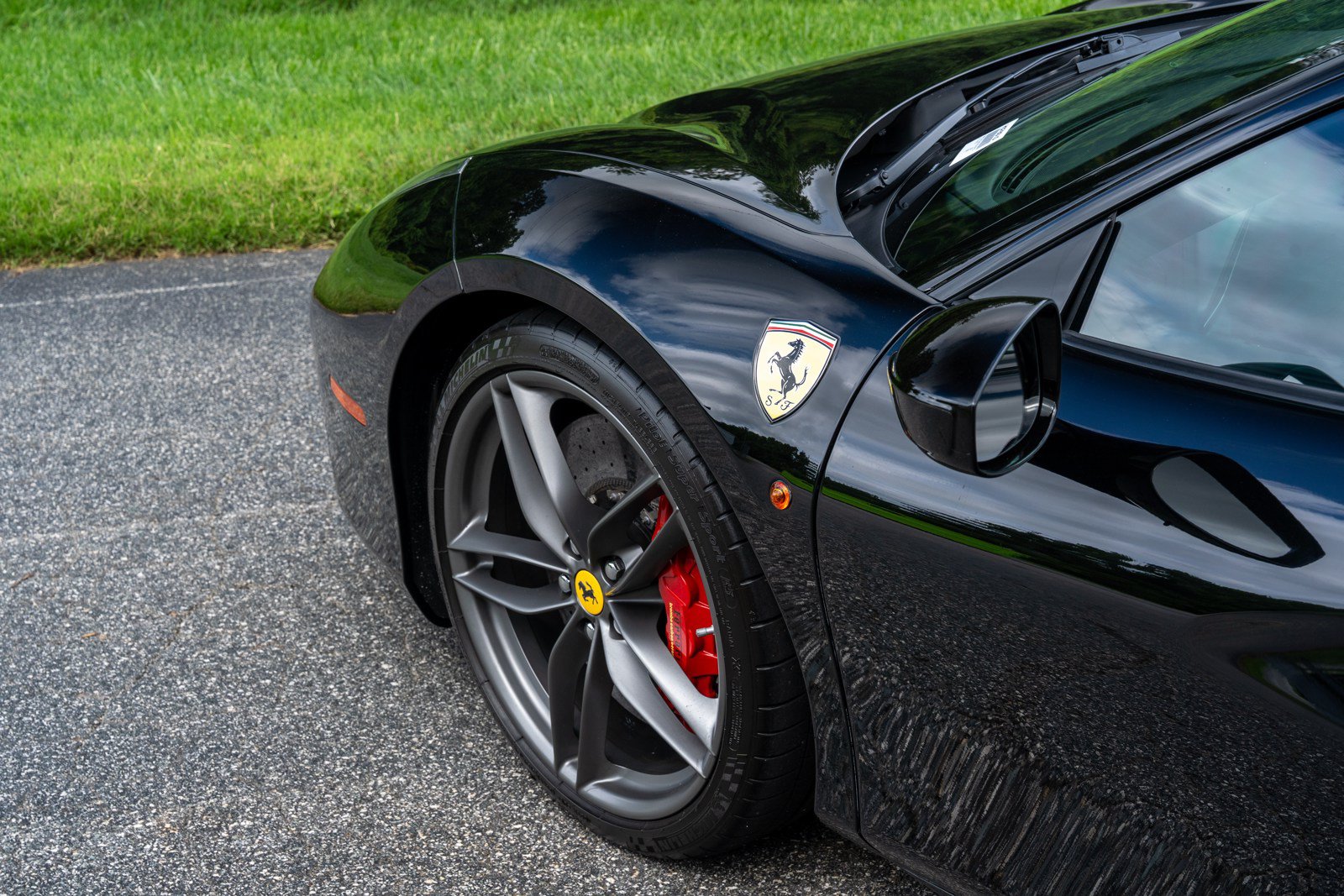 Used 2018 Ferrari 488 GTB RWD image 9