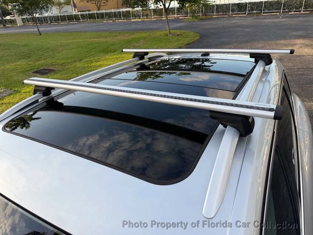 Used 2011 Volkswagen Touareg TDI image 25