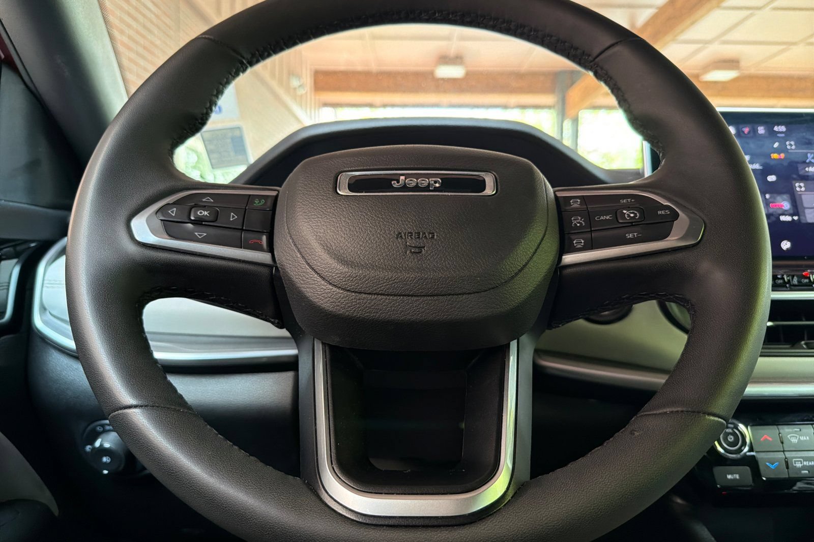 Used 2025 Jeep Compass Limited AWD/4WD image 31