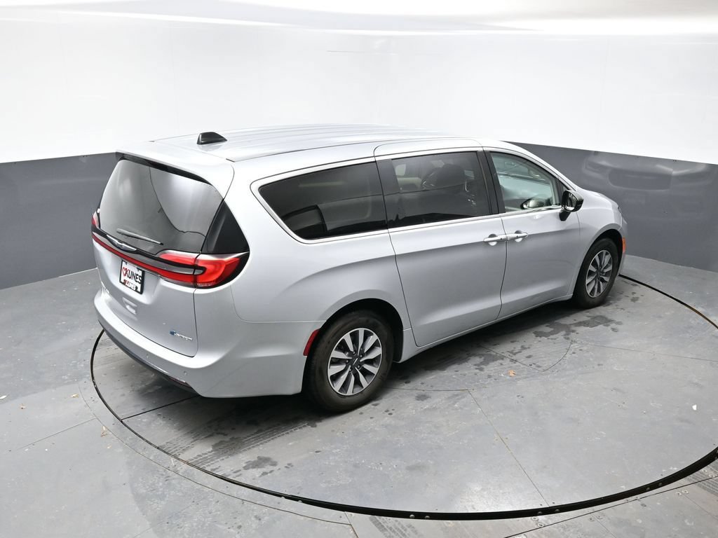 Used 2024 Chrysler Pacifica Limited FWD image 40