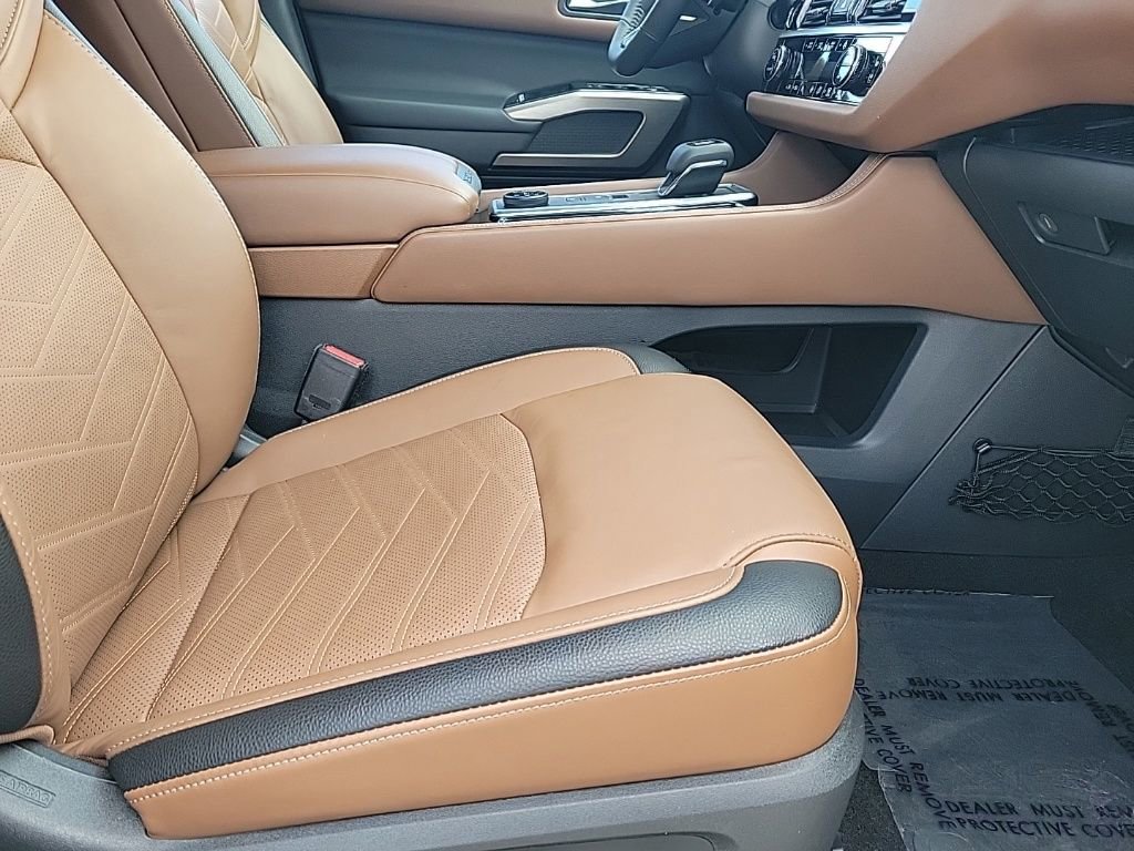 Used 2023 Nissan Pathfinder Platinum w/ Cargo Package image 13