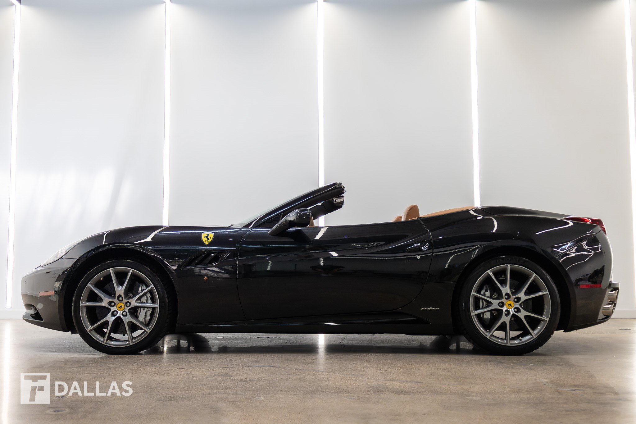 Used 2011 Ferrari California RWD image 1