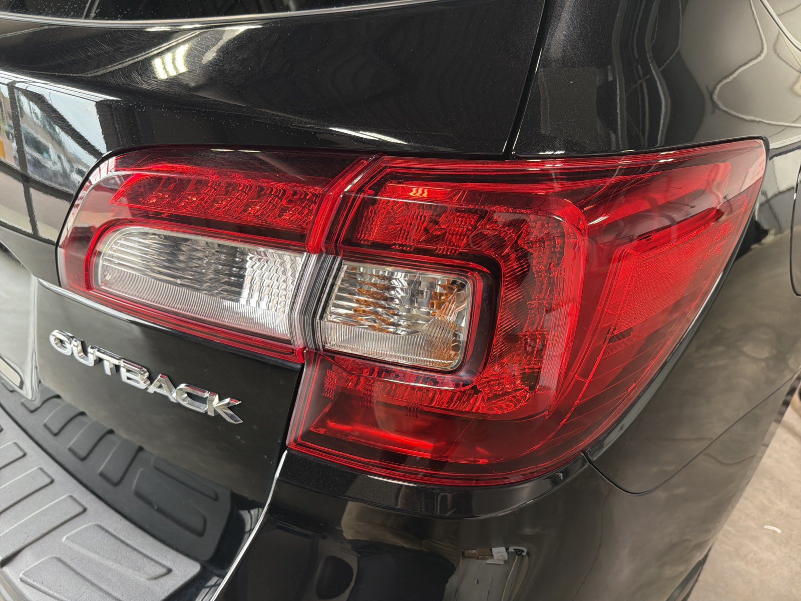 Used 2019 Subaru Outback 2.5i Premium AWD/4WD image 17