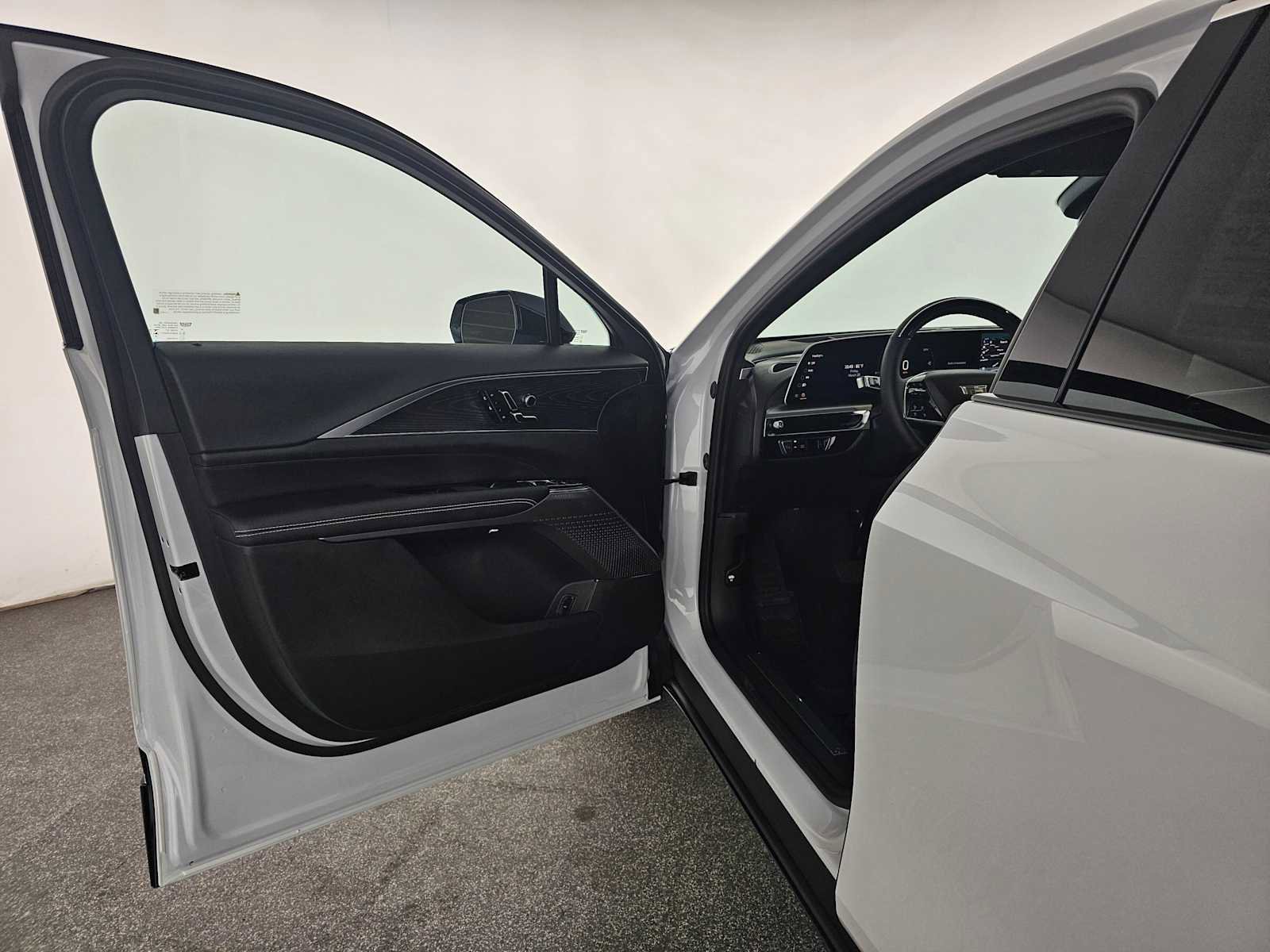 New 2026 Cadillac Lyriq Luxury w/ LPO, Floor Liner Package image 19