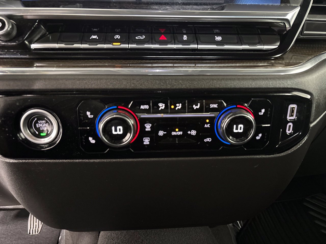 Used 2023 Chevrolet Silverado 1500 LT AWD/4WD image 19