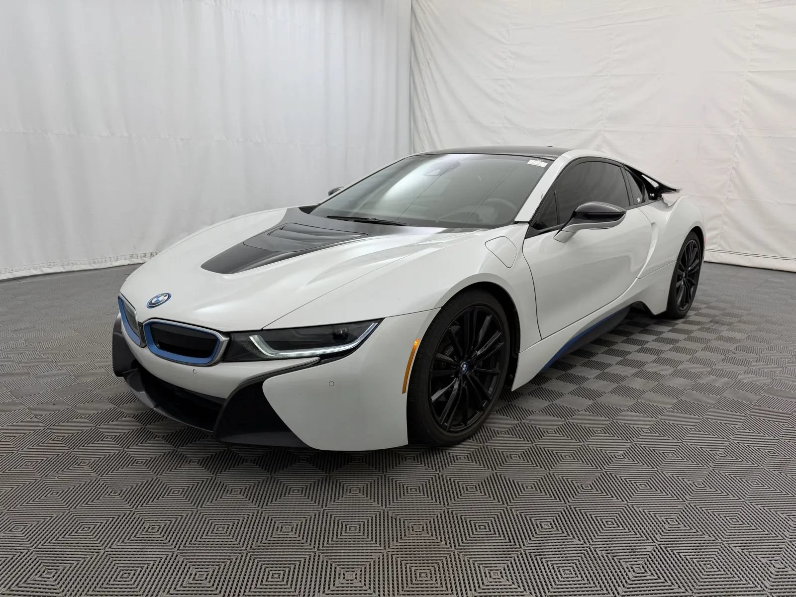 Used 2019 BMW i8 Coupe AWD/4WD image 2