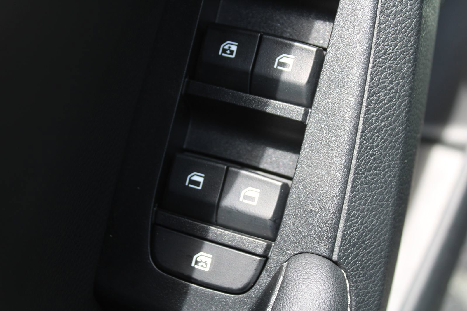 New 2026 Kia Seltos S FWD image 19