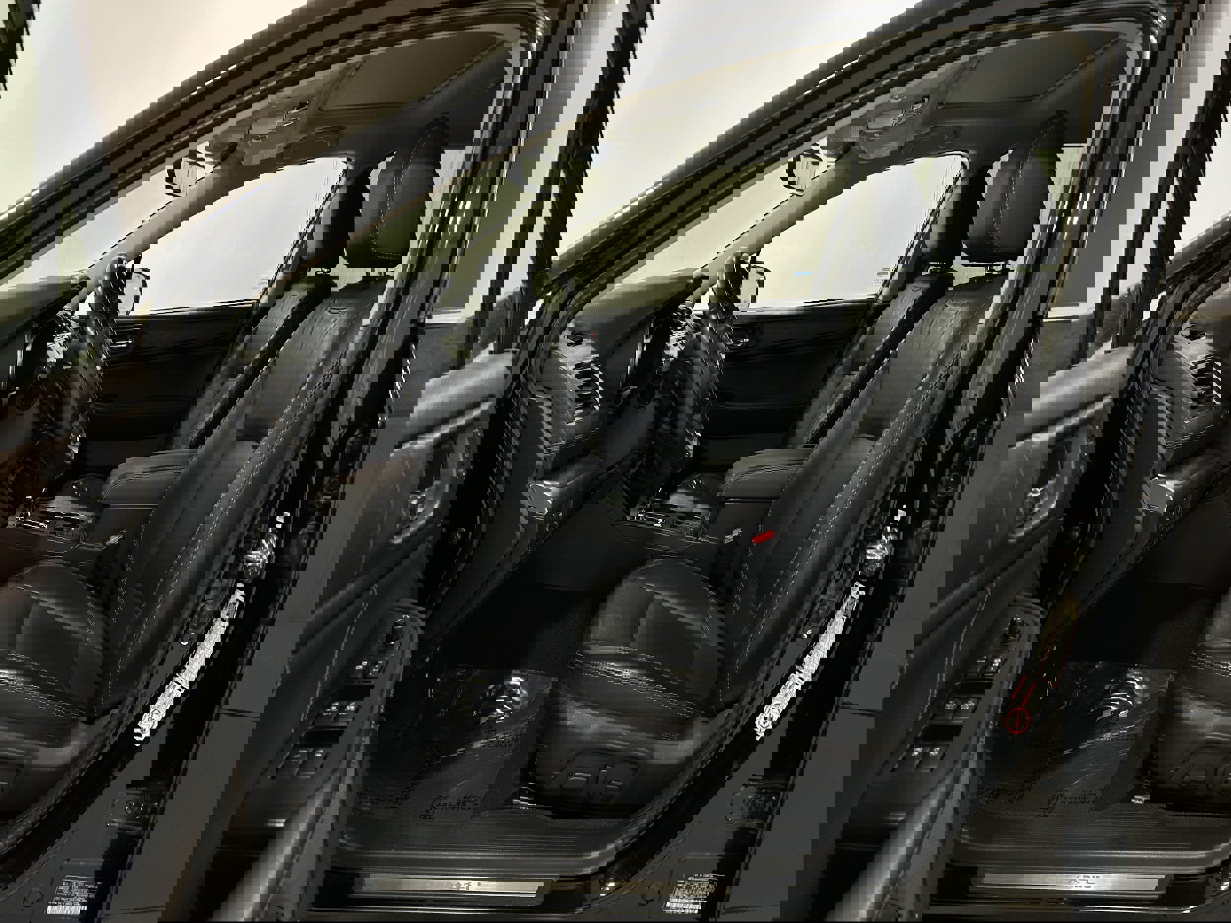 Used 2019 Subaru Outback 2.5i Limited w/ Popular Package #2 image 4