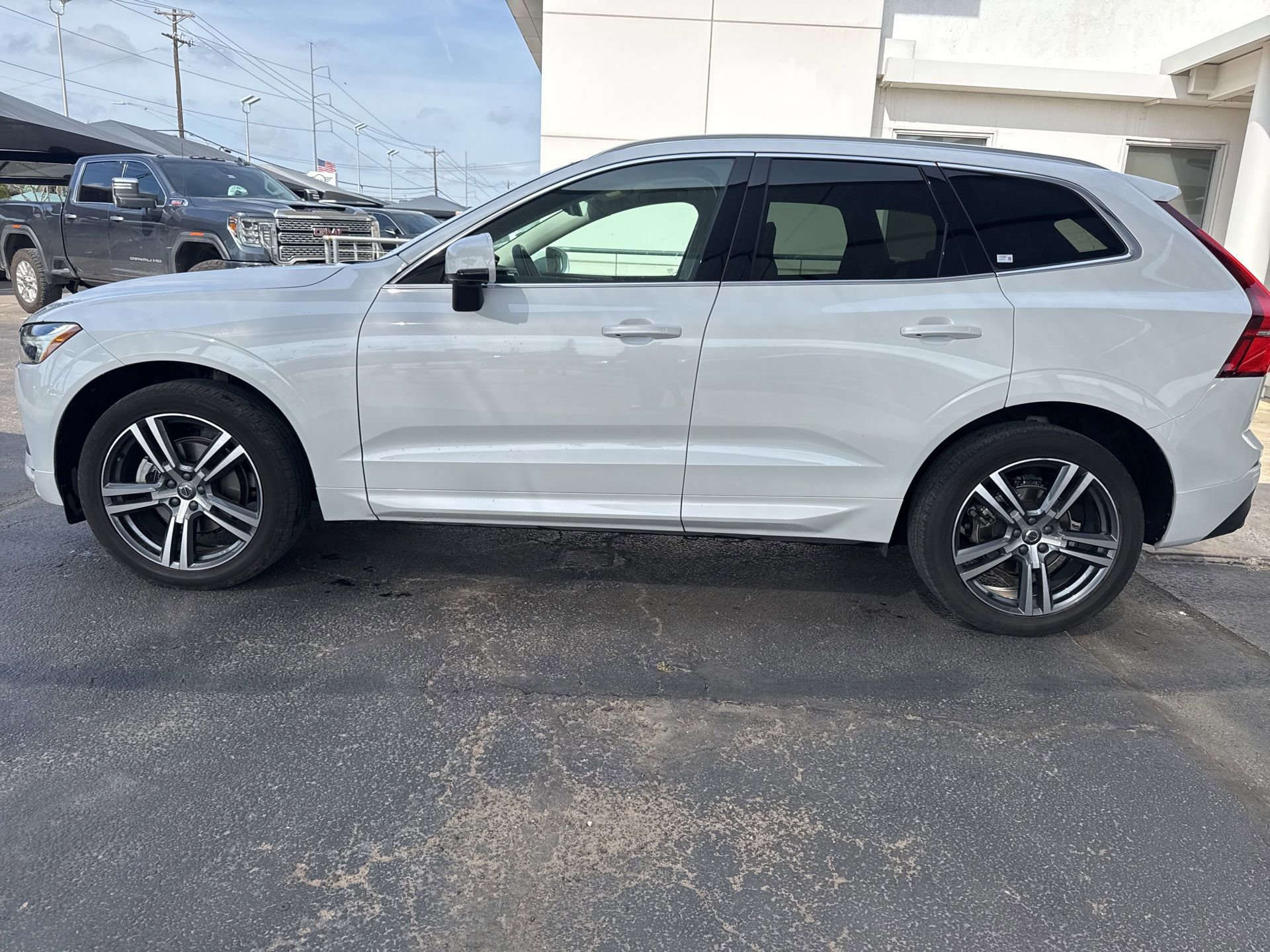 Used 2021 Volvo XC60 T5 Momentum w/ Advanced Package image 8
