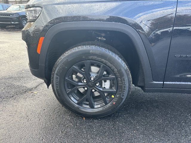 New 2025 Jeep Grand Cherokee Altitude image 11