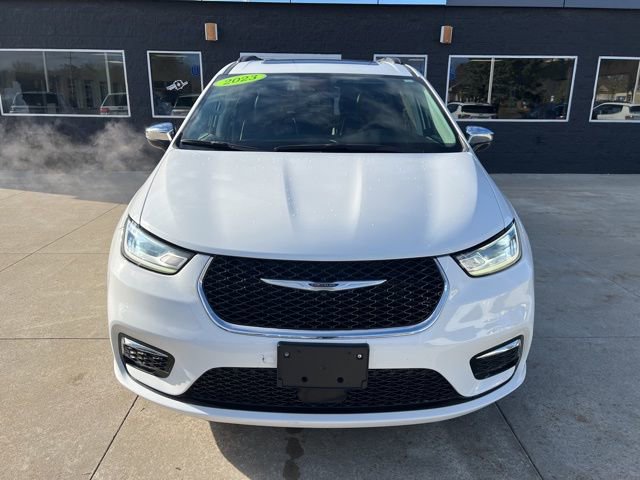 Certified 2023 Chrysler Pacifica Limited image 2