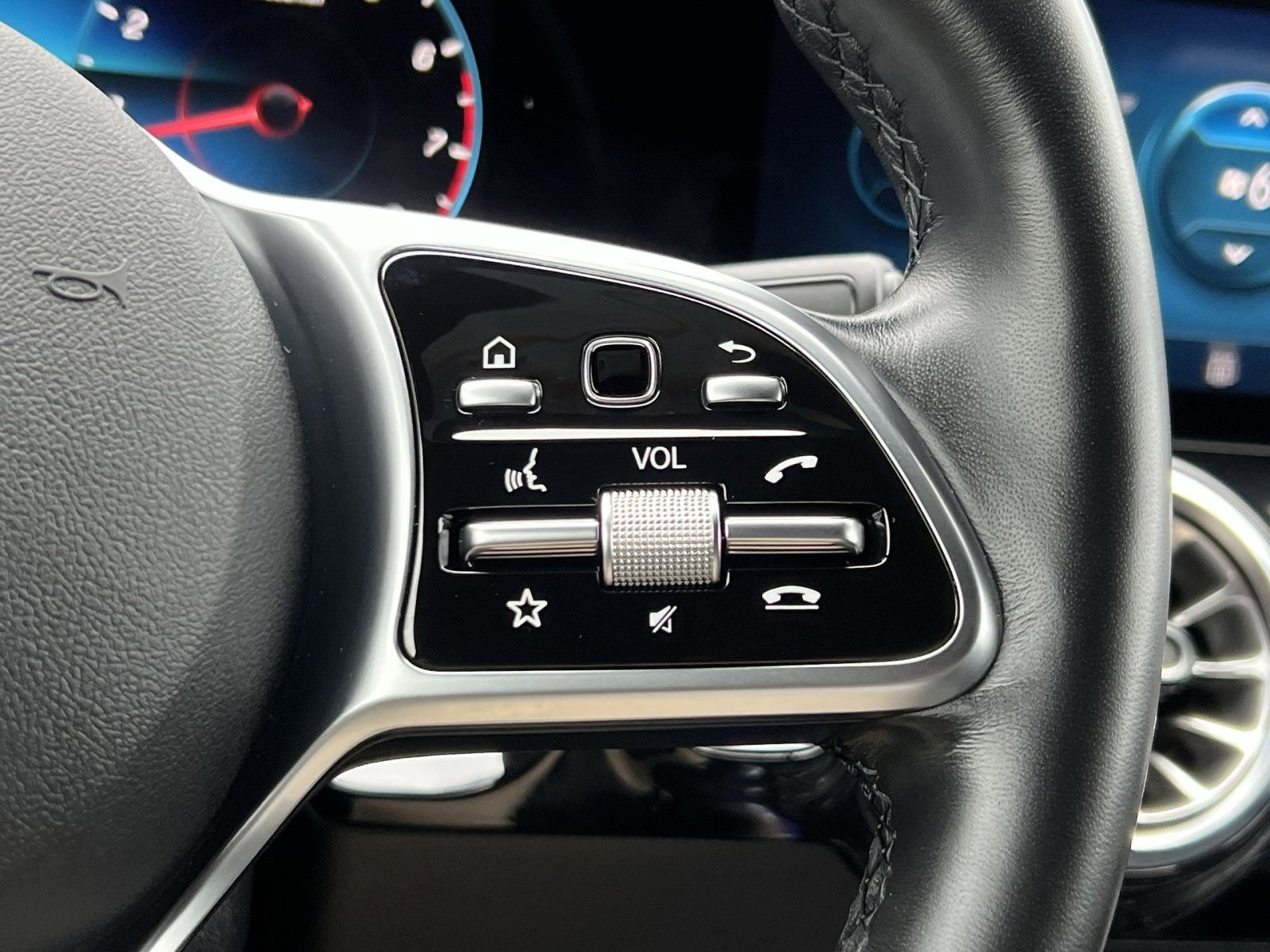 Certified 2022 Mercedes-Benz GLA 250 4MATIC image 29