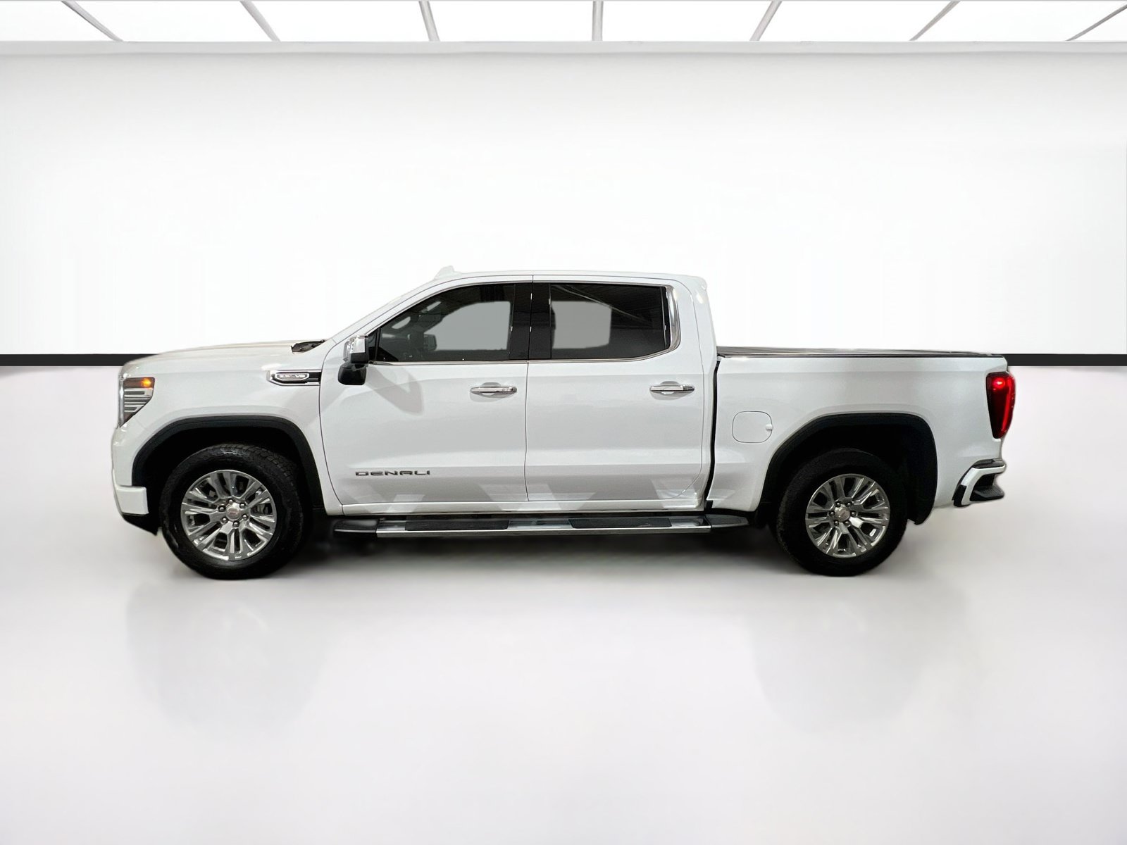 Used 2023 GMC Sierra 1500 Denali w/ Technology Package AWD/4WD image 22