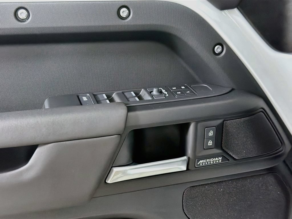 New 2026 Land Rover Defender 110 X-Dynamic SE AWD/4WD image 18
