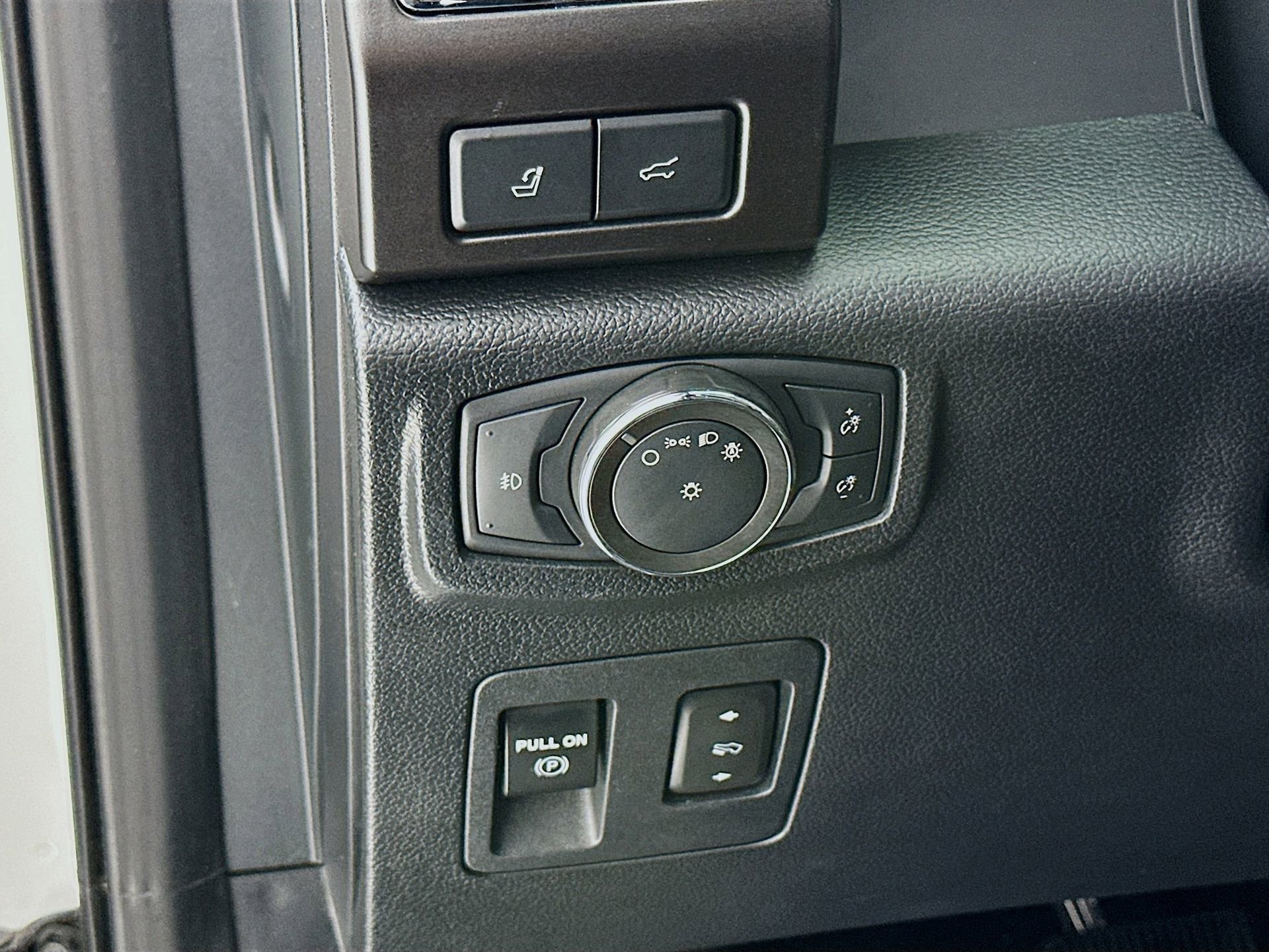 Used 2021 Ford Expedition Limited image 11