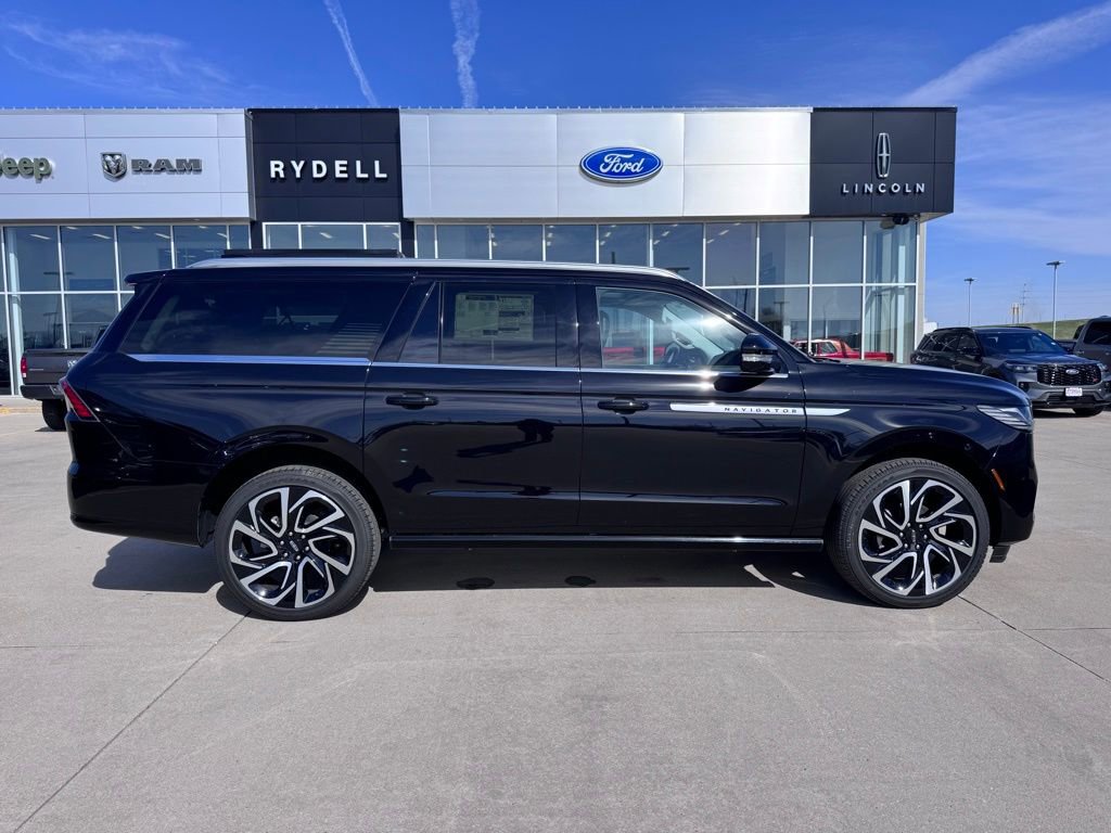 New 2026 Lincoln Navigator L Reserve AWD/4WD image 2