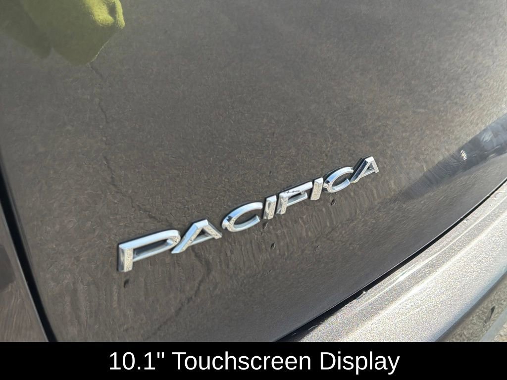 Used 2023 Chrysler Pacifica Touring-L image 9