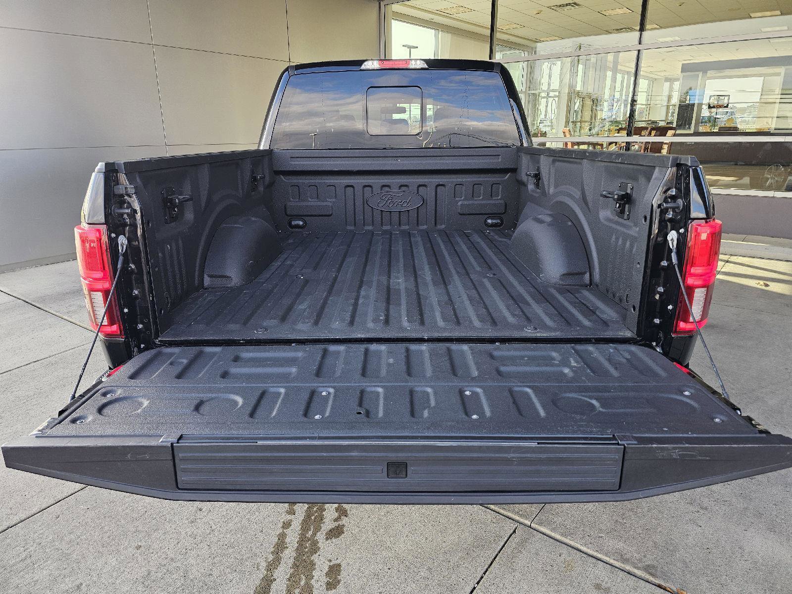 Used 2018 Ford F150 Platinum w/ Equipment Group 701A Luxury AWD/4WD image 15