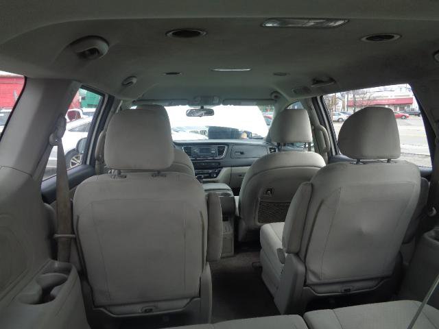 Used 2016 Kia Sedona L image 20