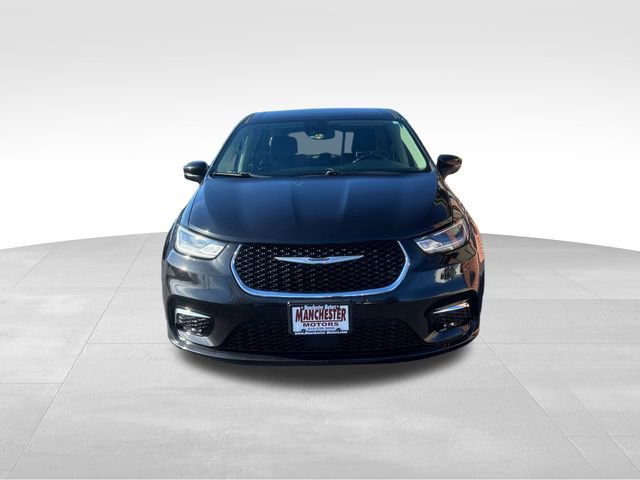 Used 2023 Chrysler Pacifica Touring-L image 2