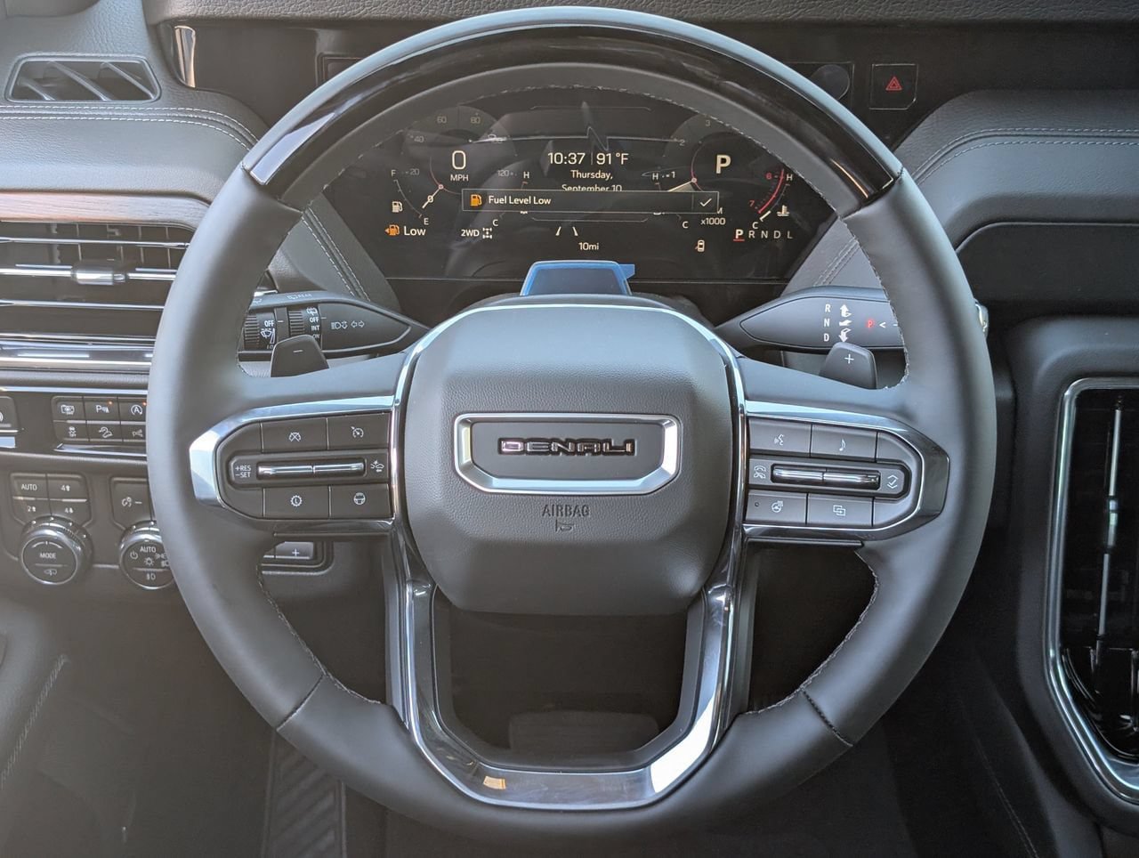 New 2026 GMC Yukon Denali w/ Denali Reserve Package AWD/4WD image 10