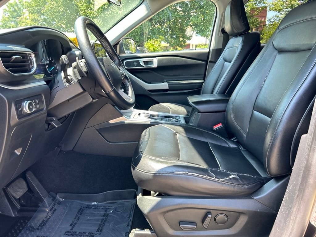 Used 2020 Ford Explorer XLT w/ Equipment Group 202A AWD/4WD image 18