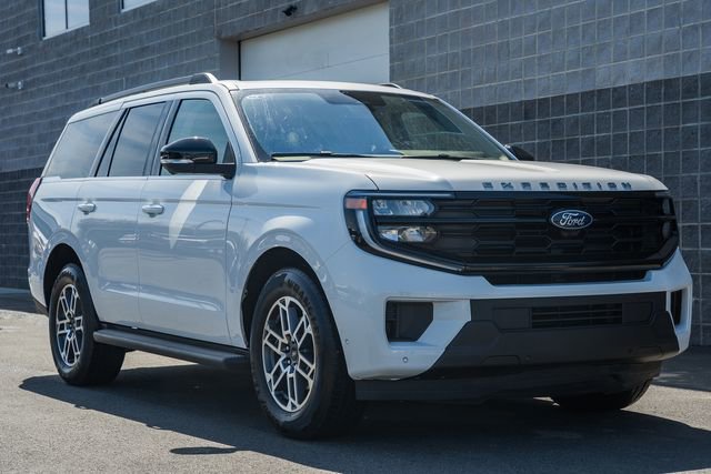 Used 2025 Ford Expedition Active image 2