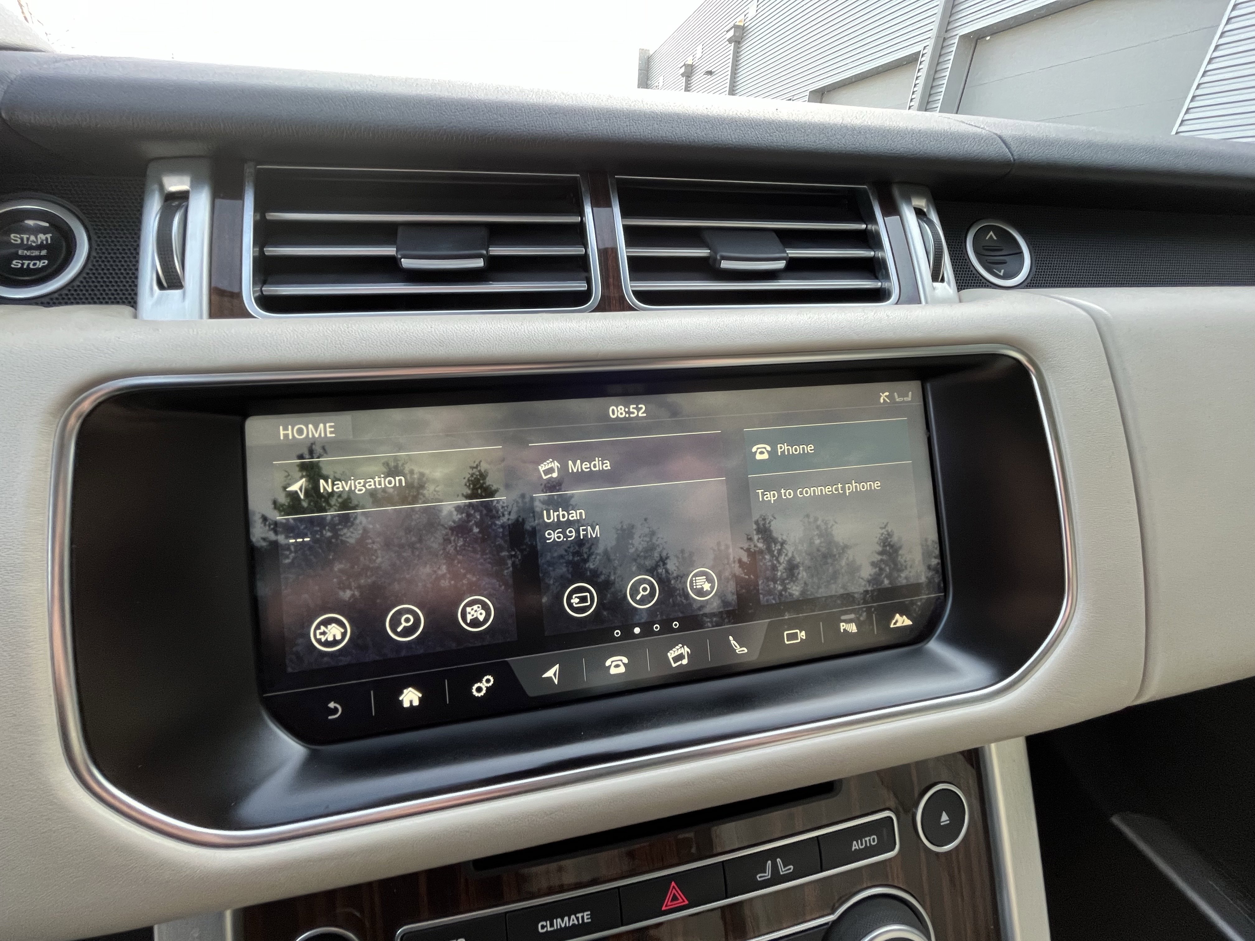 Used 2017 Land Rover Range Rover Supercharged image 22