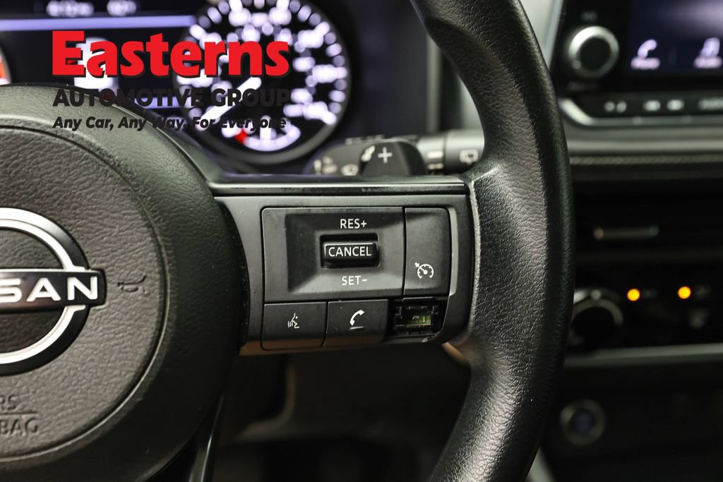 Used 2023 Nissan Rogue S AWD/4WD image 16