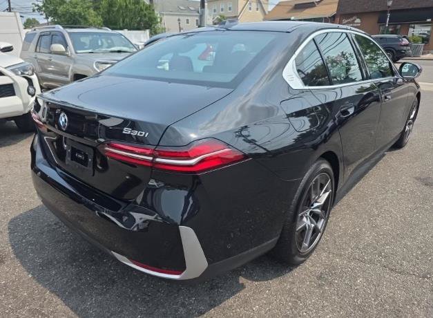 Used 2026 BMW 530i xDrive w/ Premium Package AWD/4WD image 9