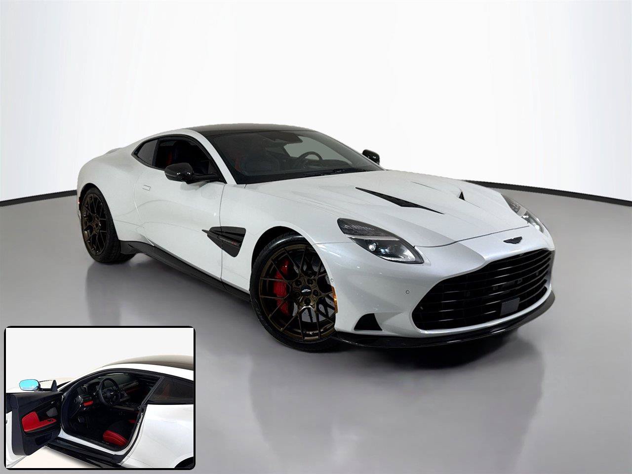 Used 2025 Aston Martin Vanquish RWD image 2