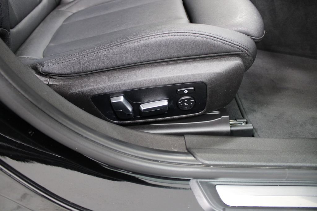 Used 2019 BMW 330i Sedan w/ Convenience Package image 19