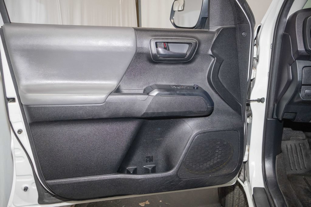 Used 2022 Toyota Tacoma SR AWD/4WD image 11