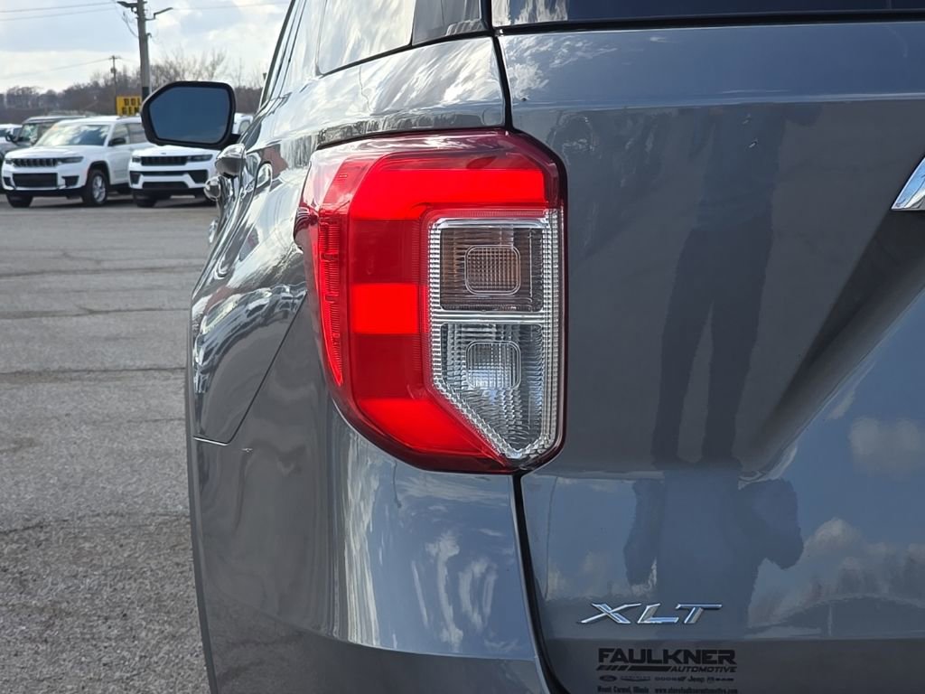 Used 2022 Ford Explorer XLT w/ Equipment Group 202A image 11
