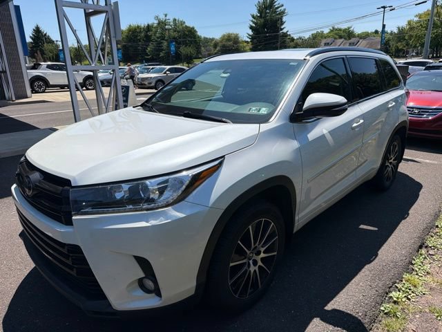 Used 2017 Toyota Highlander SE AWD/4WD image 3