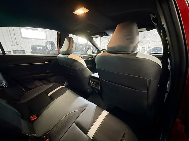 Used 2025 Toyota Camry SE image 11