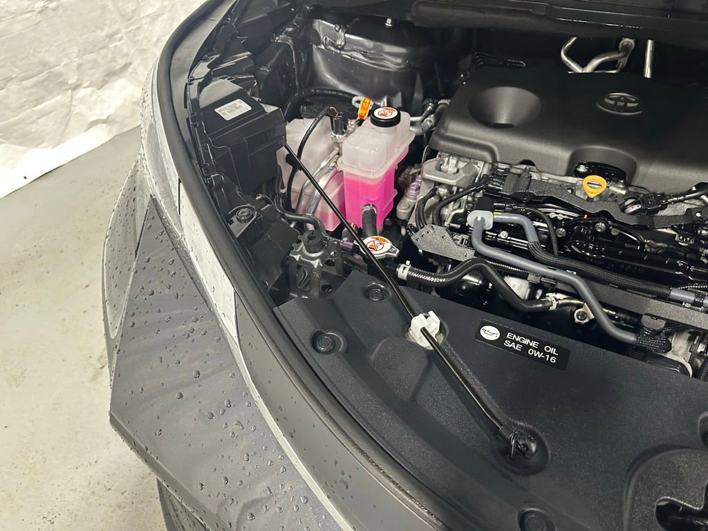 Used 2025 Toyota Sienna LE image 71