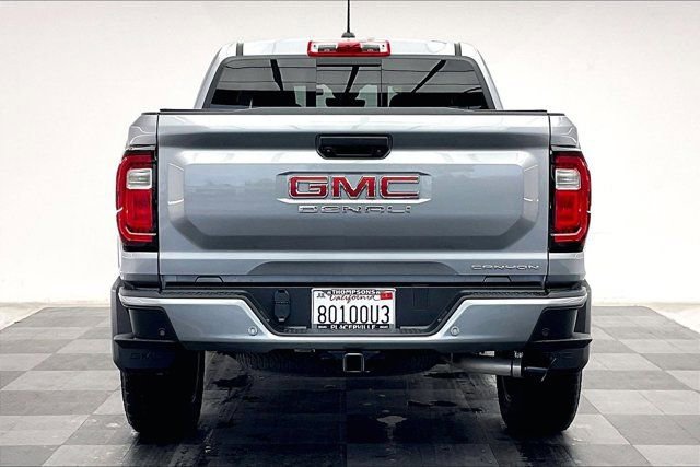 Used 2023 GMC Canyon Denali image 3