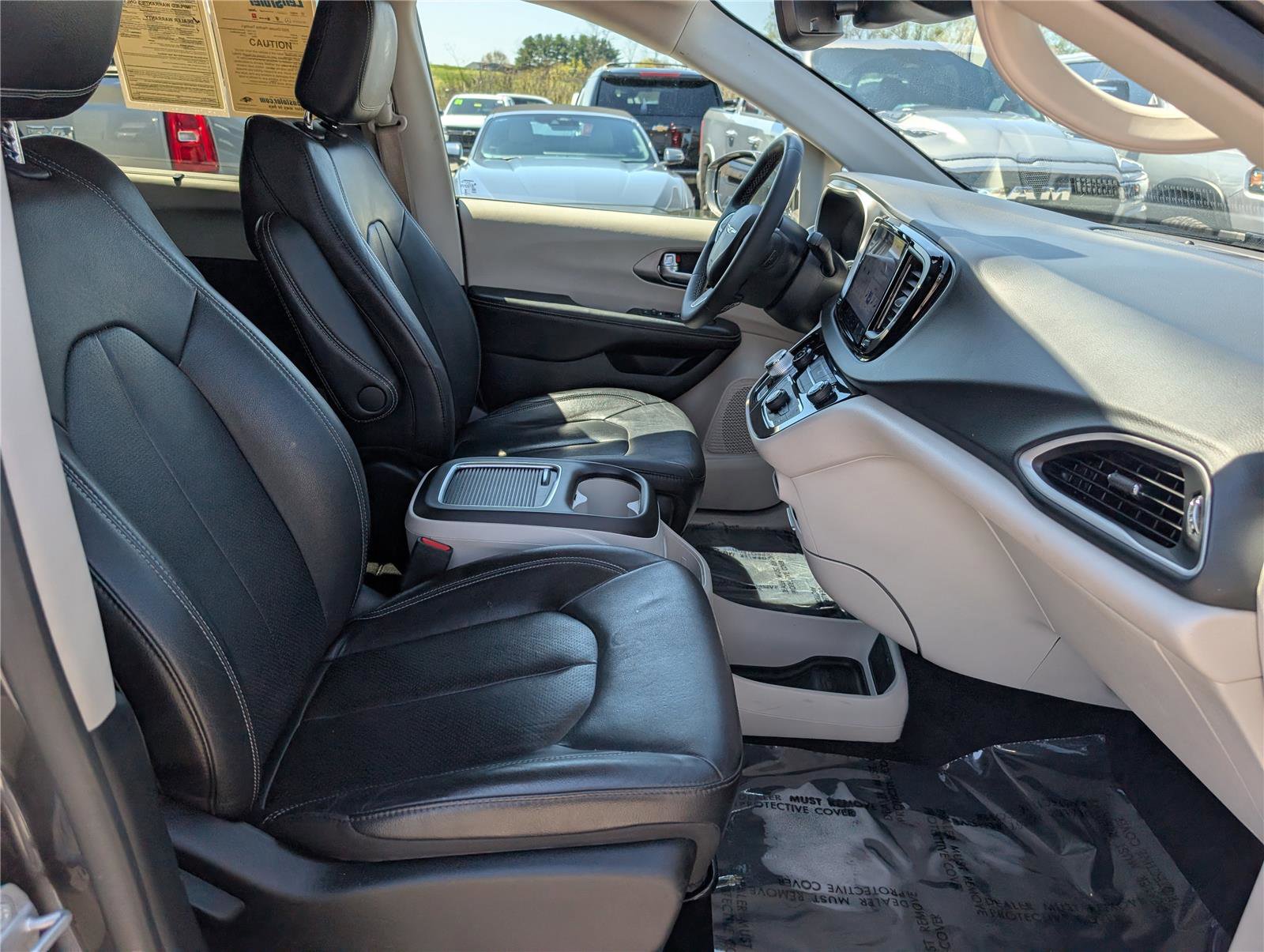 Used 2022 Chrysler Pacifica Touring-L FWD image 10