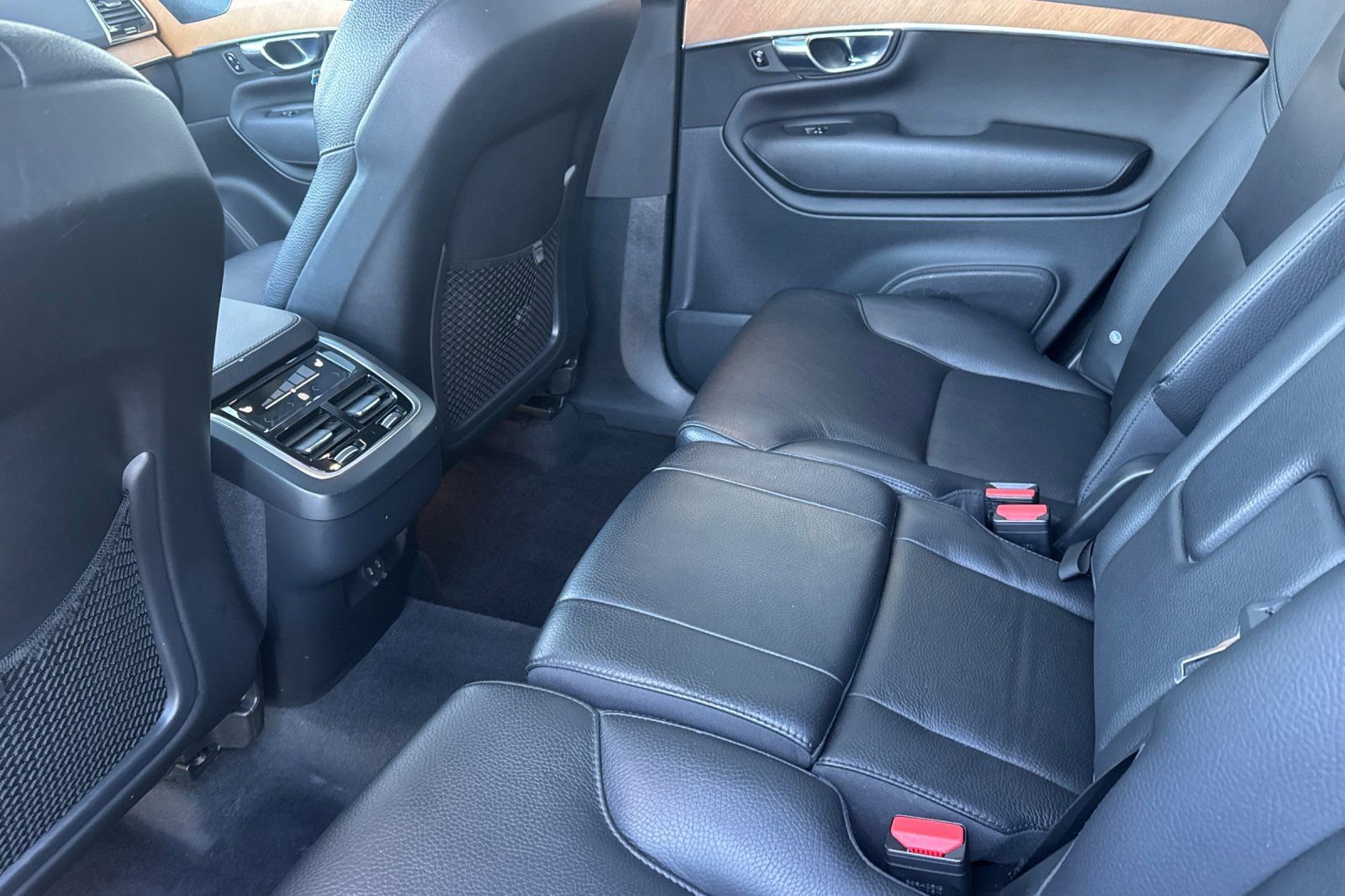 Used 2022 Volvo XC90 T5 Momentum w/ Advanced Package image 12