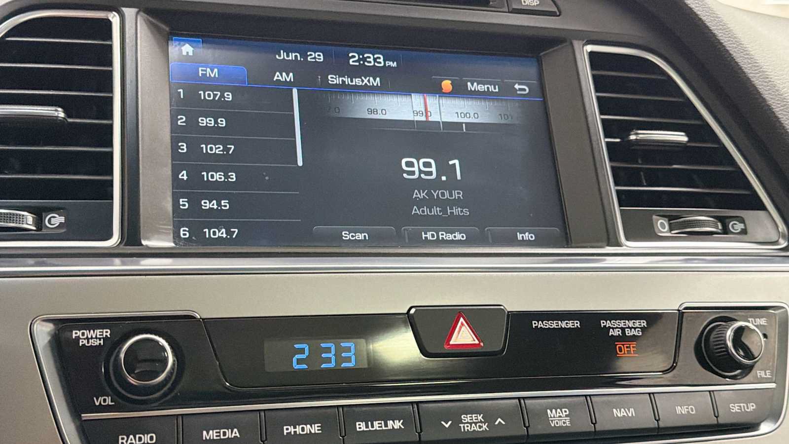 Used 2015 Hyundai Sonata Limited w/ Option Group 06 FWD image 18