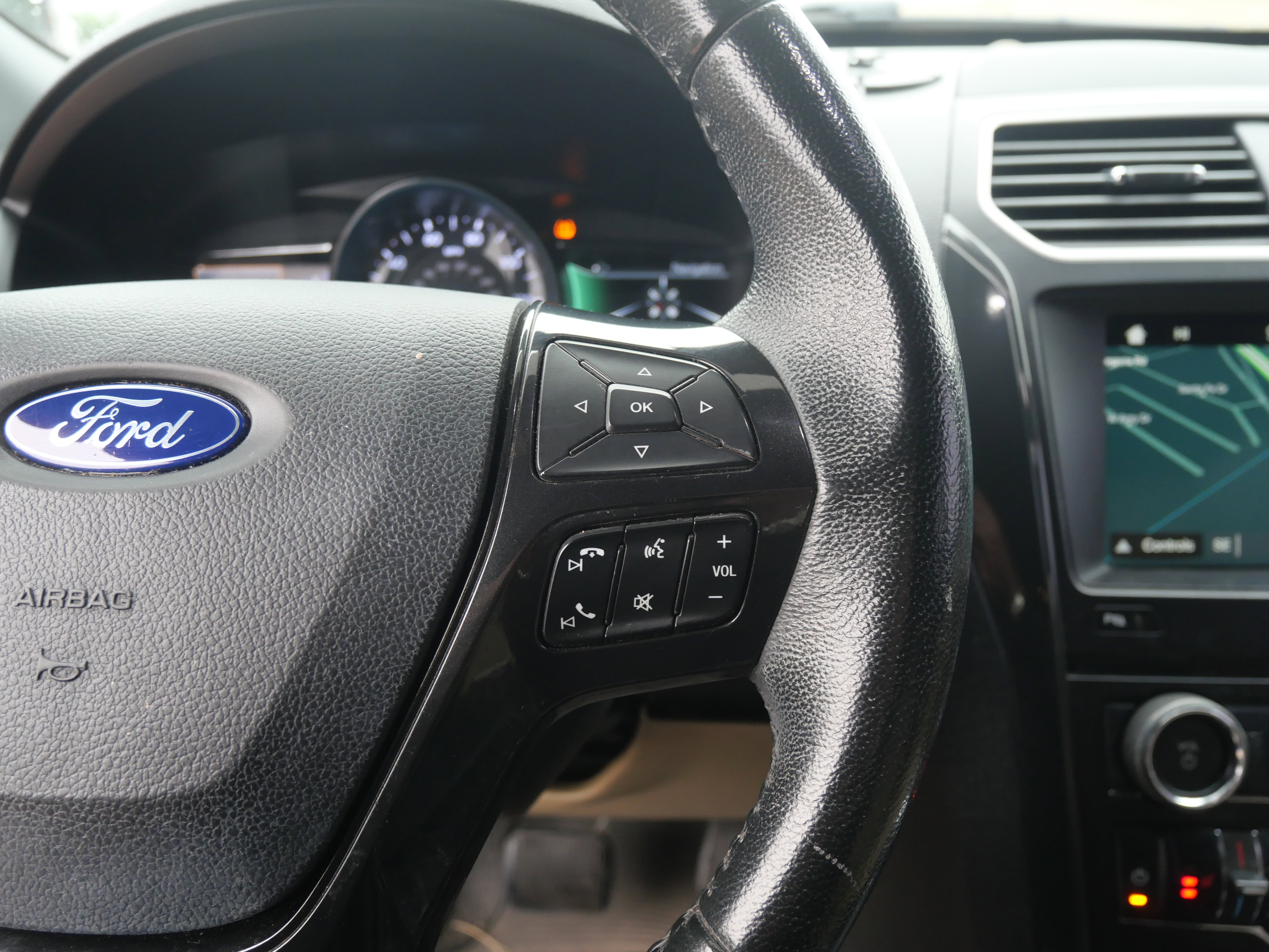 Used 2017 Ford Explorer XLT w/ Equipment Group 202A image 26