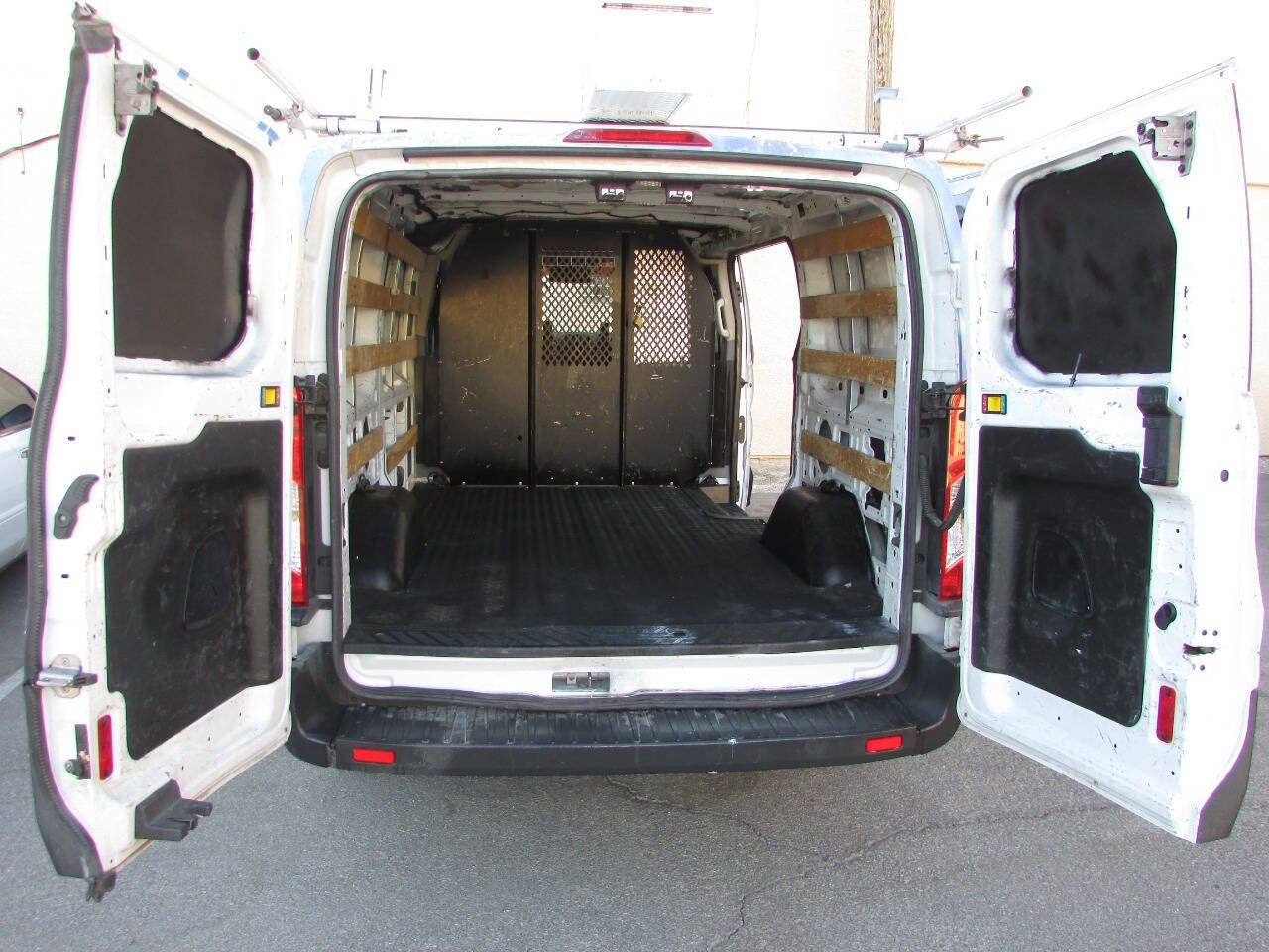 Used 2018 Ford Transit 250 130 Low Roof w/ Exterior Upgrade Package image 17