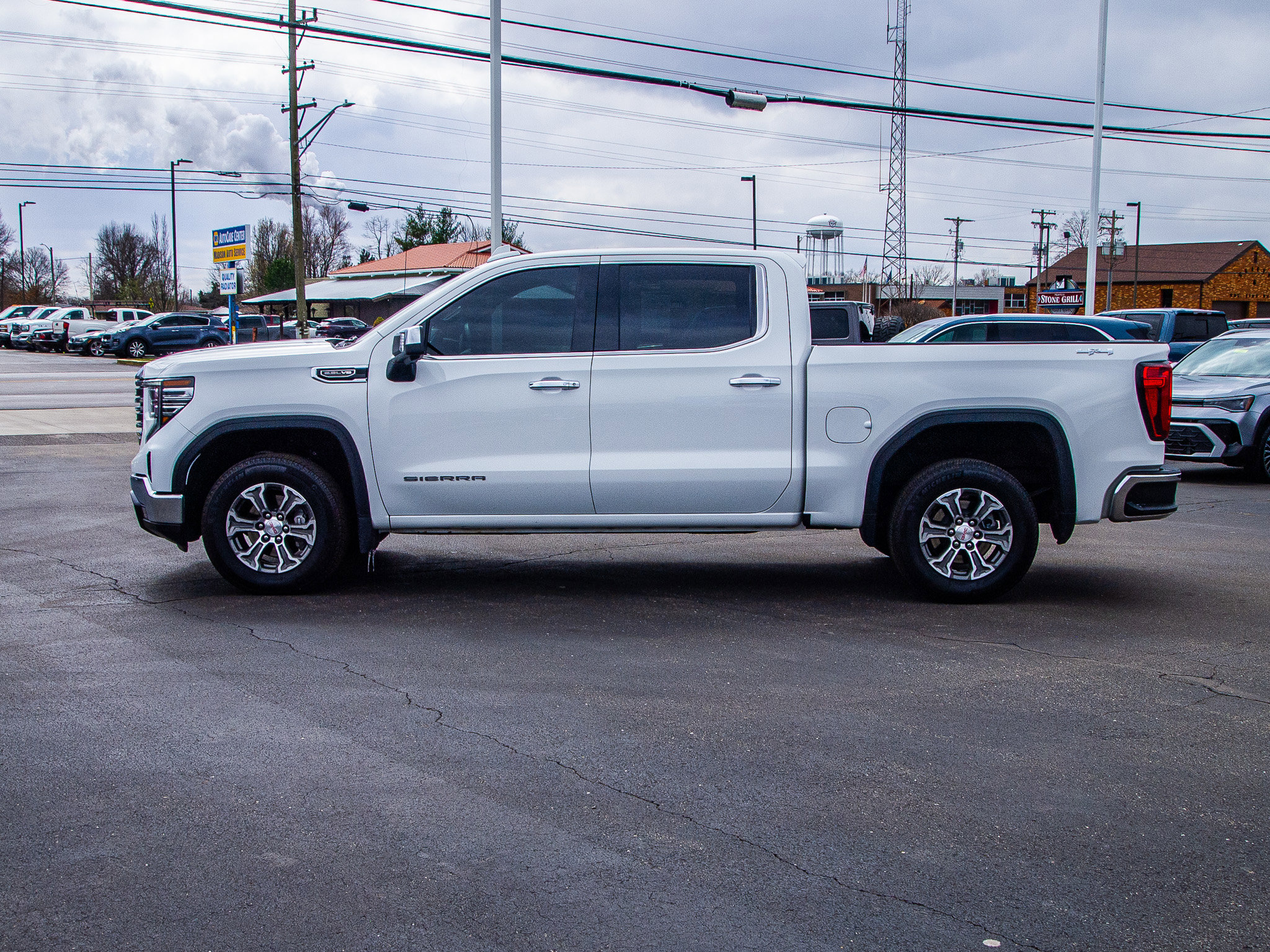 Used 2025 GMC Sierra 1500 SLT image 4