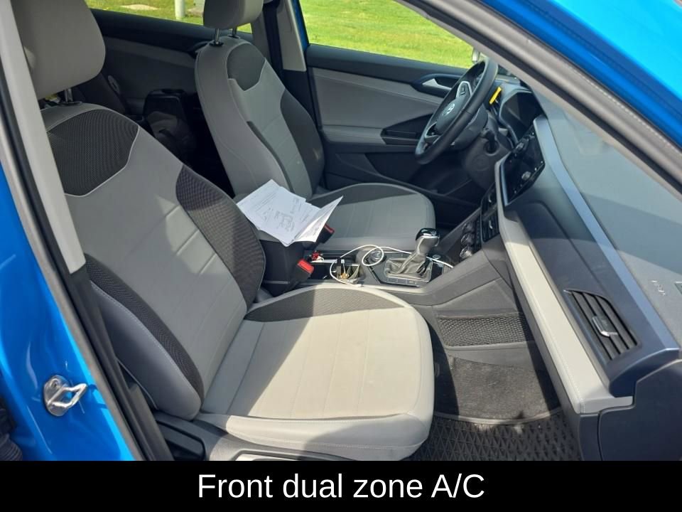 Used 2024 Volkswagen Taos SE w/ Panoramic Sunroof Package AWD/4WD image 8