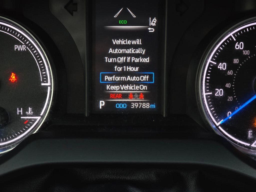 Used 2022 Toyota Venza LE image 27