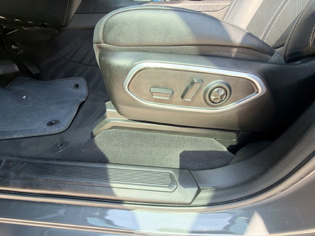 Used 2023 Jeep Wagoneer Series II RWD image 14